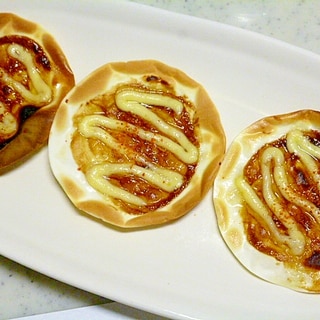 簡単♪おつまみ♪餃子の皮で♪味噌だれとマヨのピザ